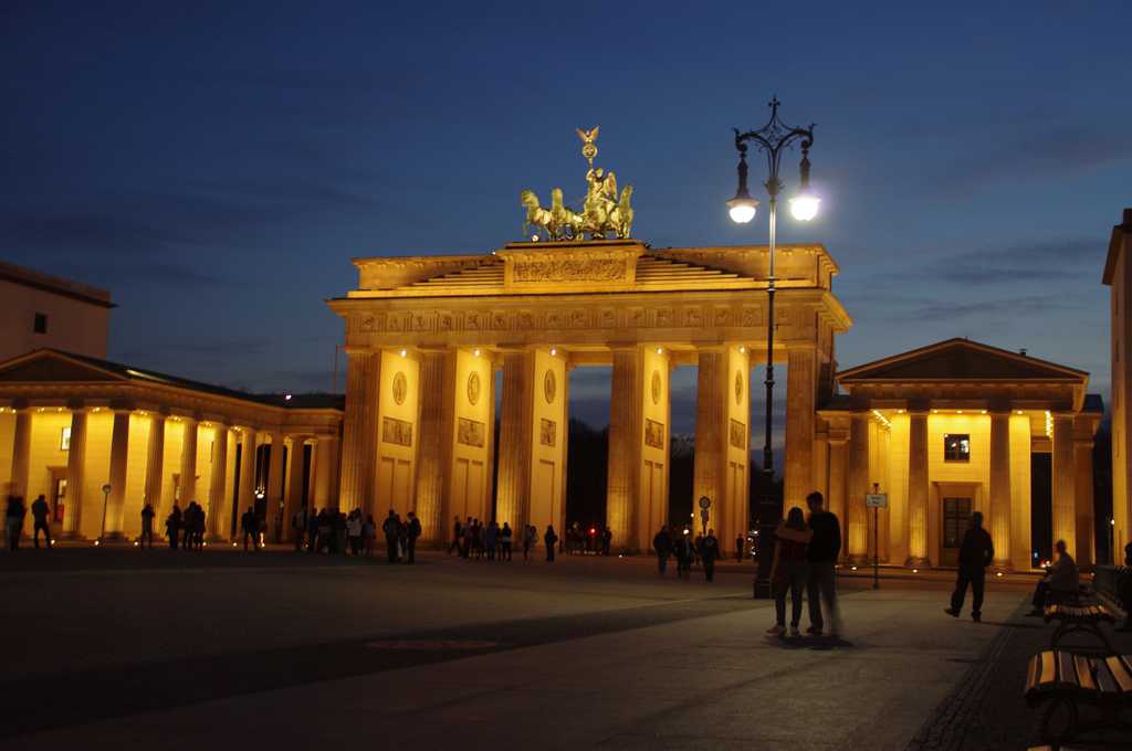 柏林勃兰登堡门夜景图片