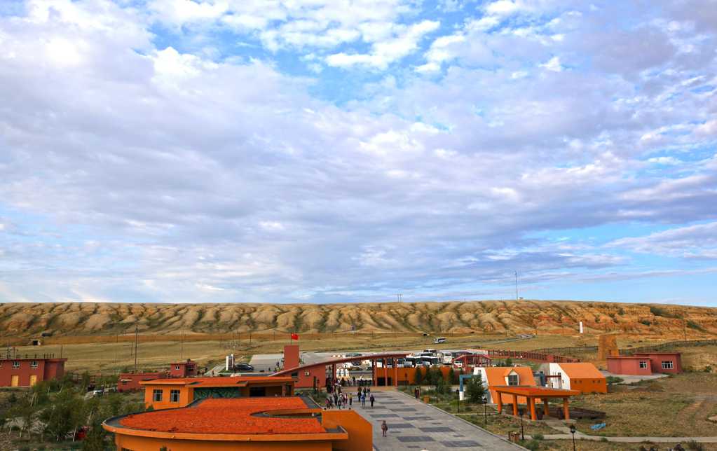新疆阿勒泰五彩滩景色图片