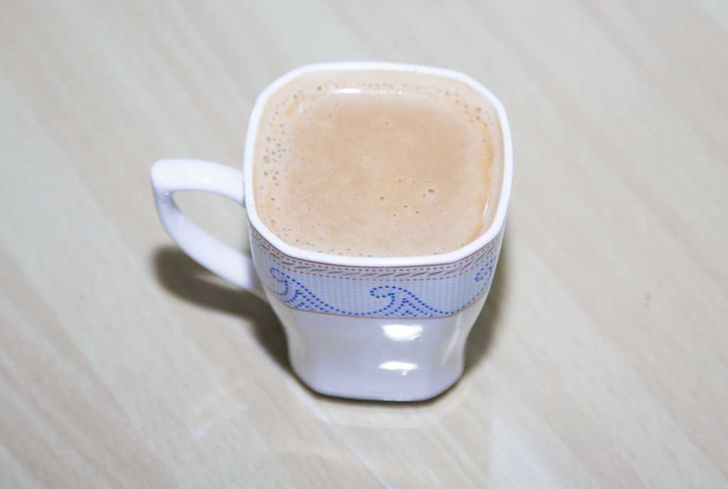 一杯热奶茶图片
