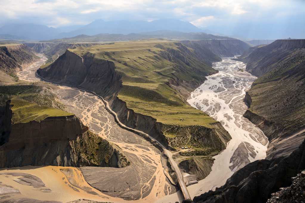 壮丽的新疆乌苏大峡谷