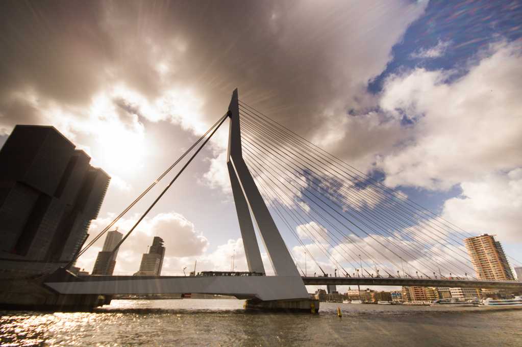 鹿特丹伊拉斯谟斯大桥景观