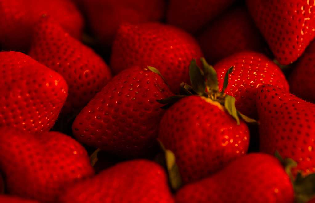 鲜红多汁的草莓