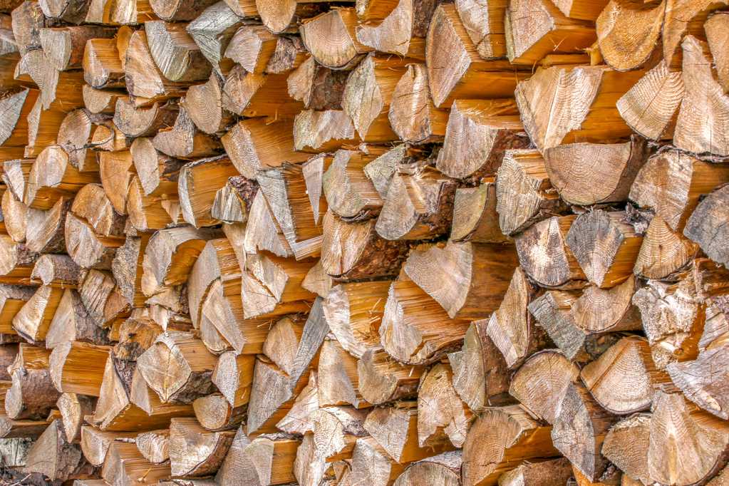 层层叠叠的木材