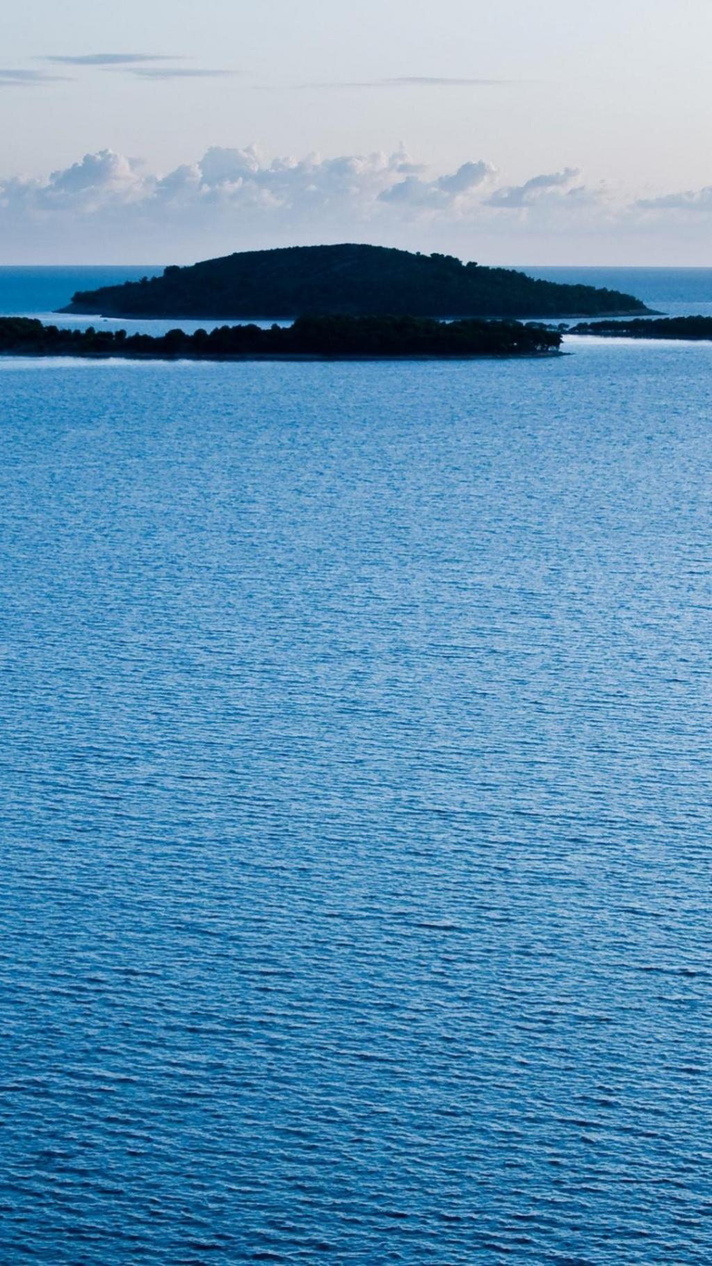 遥远的岛屿蓝海iPhone 6 Plus高清壁纸