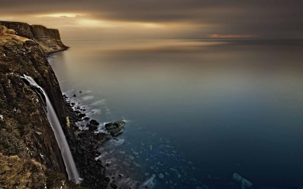 苏格兰海岸瀑布Mac壁纸
