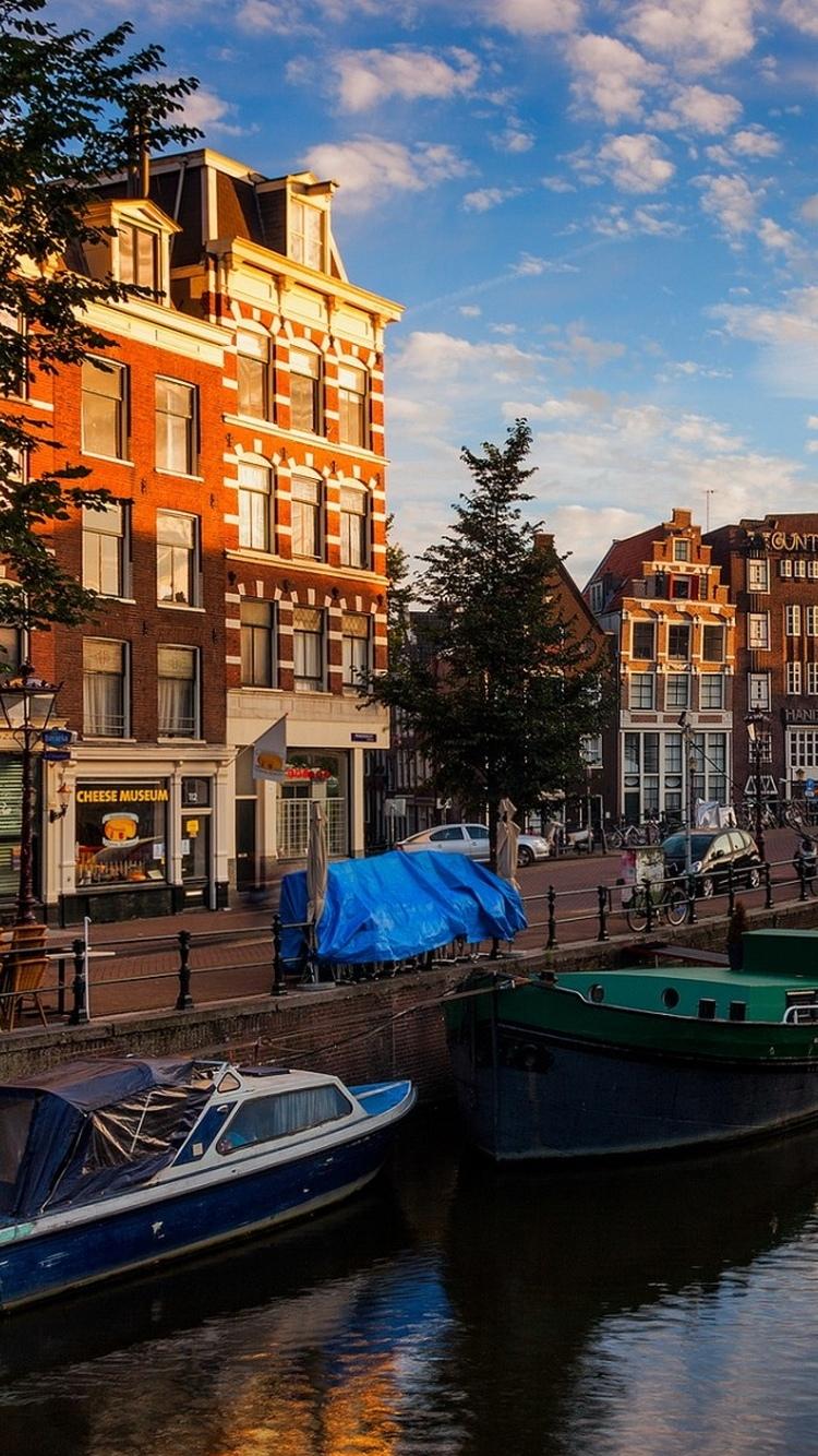 阿姆斯特丹运河上的早晨iPhone 6壁纸