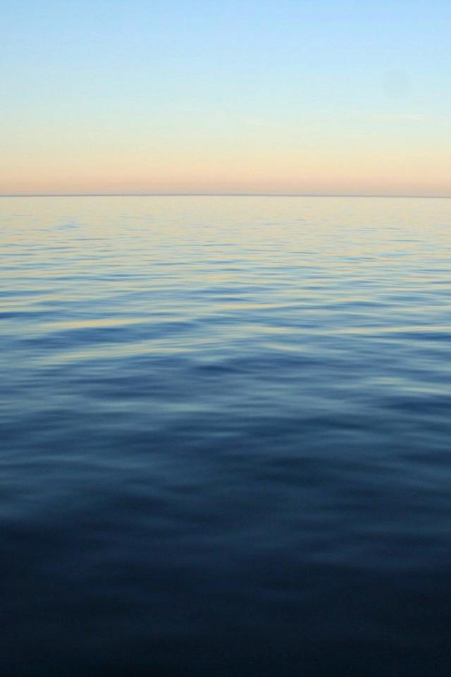 平静的海洋iPhone壁纸