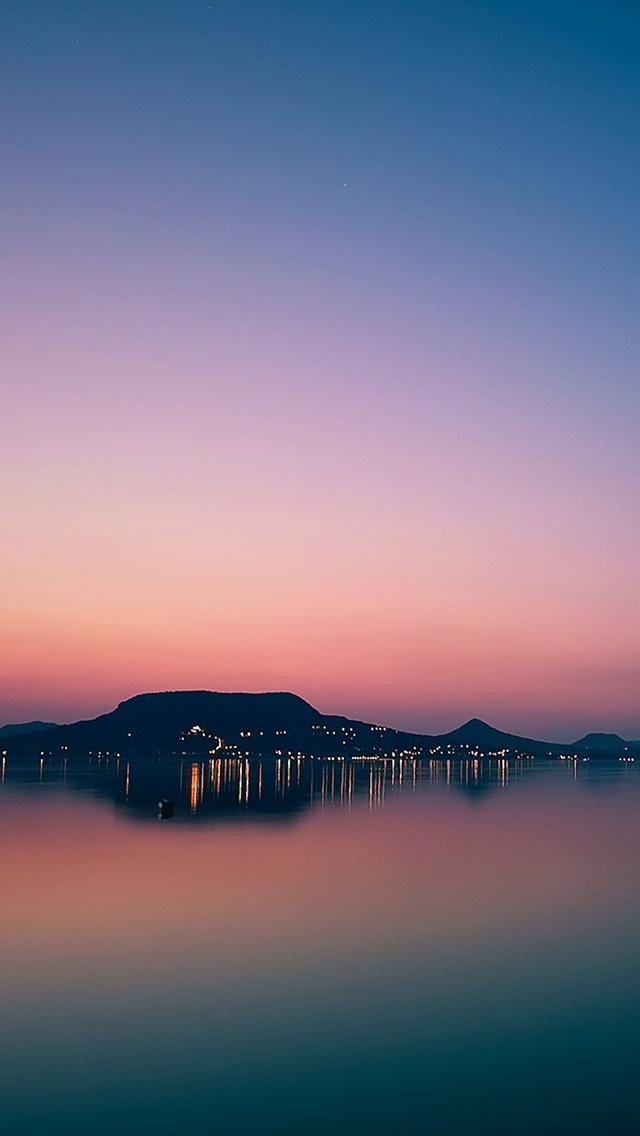 岛城紫色天空黄昏iPhone 5壁纸