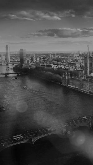 黑暗的伦敦泰晤士河天际线视图iPhone 6+高清壁纸