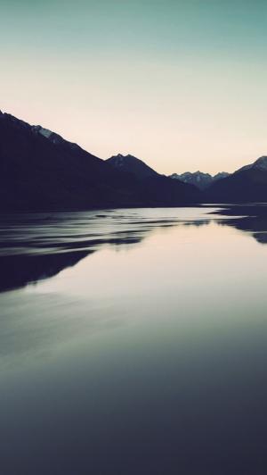 蒙大拿州山湖清洁iPhone 5壁纸