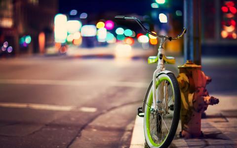 在城市街道Mac墙纸上的自行车