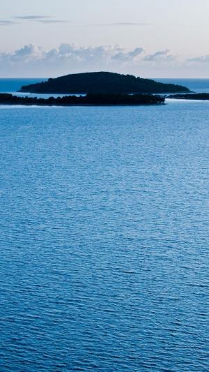 遥远的岛屿蓝海iPhone 6 Plus高清壁纸