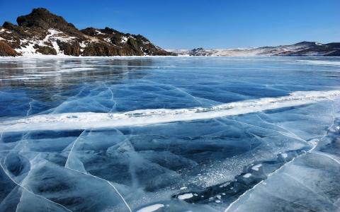 贝加尔湖冻结的冬季Mac壁纸