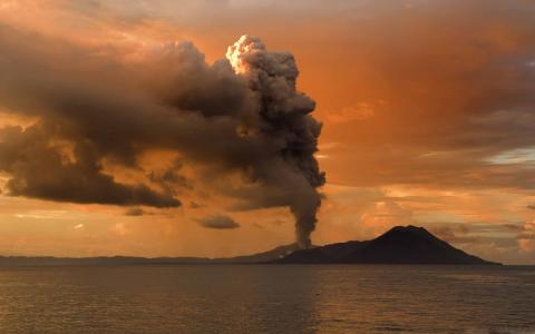 火山爆发在巴布亚Mac壁纸