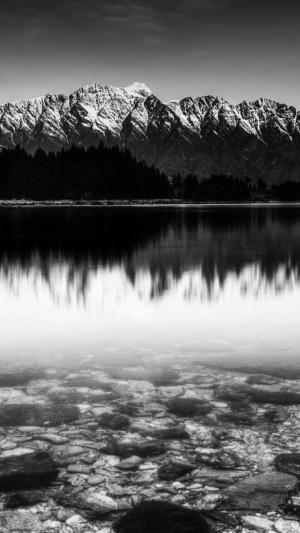 黑与白雪山湖iPhone 6加高清壁纸