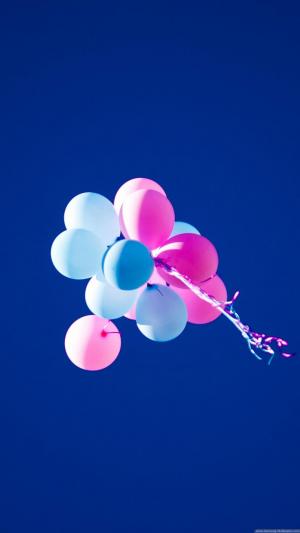 五颜六色的气球蓝天iPhone 6 Plus高清壁纸