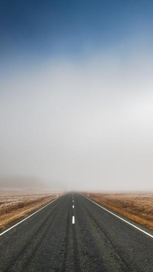 薄雾公路iPhone壁纸