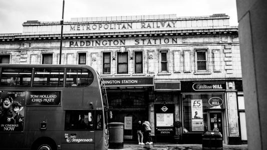 伦敦帕丁顿车站黑白风格雨景写真