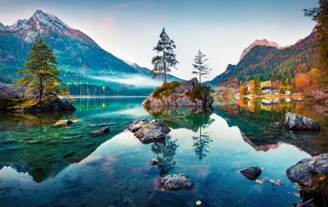 多彩迷人湖泊自然景色