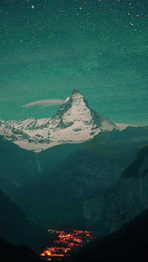 瑞士马特宏峰星空绿色夜晚iPhone 5壁纸