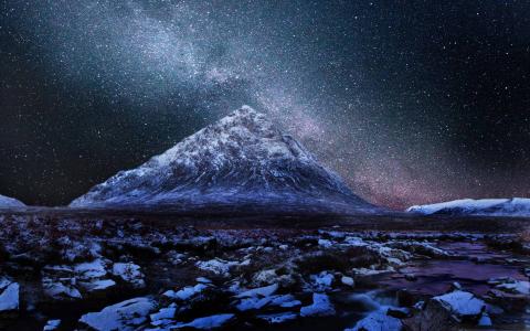 在苏格兰高地Mac壁纸的银河