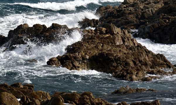 撒丁岛波浪岩石图片