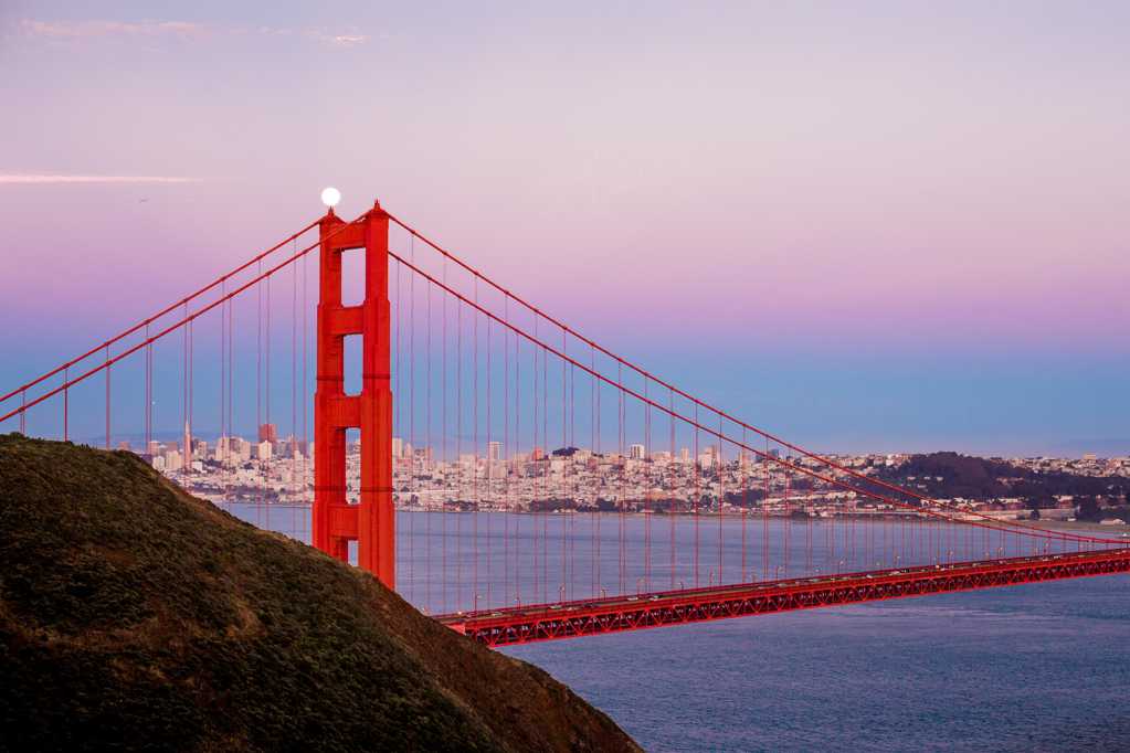美国加利福尼亚浩瀚的金门大桥建筑景物图片