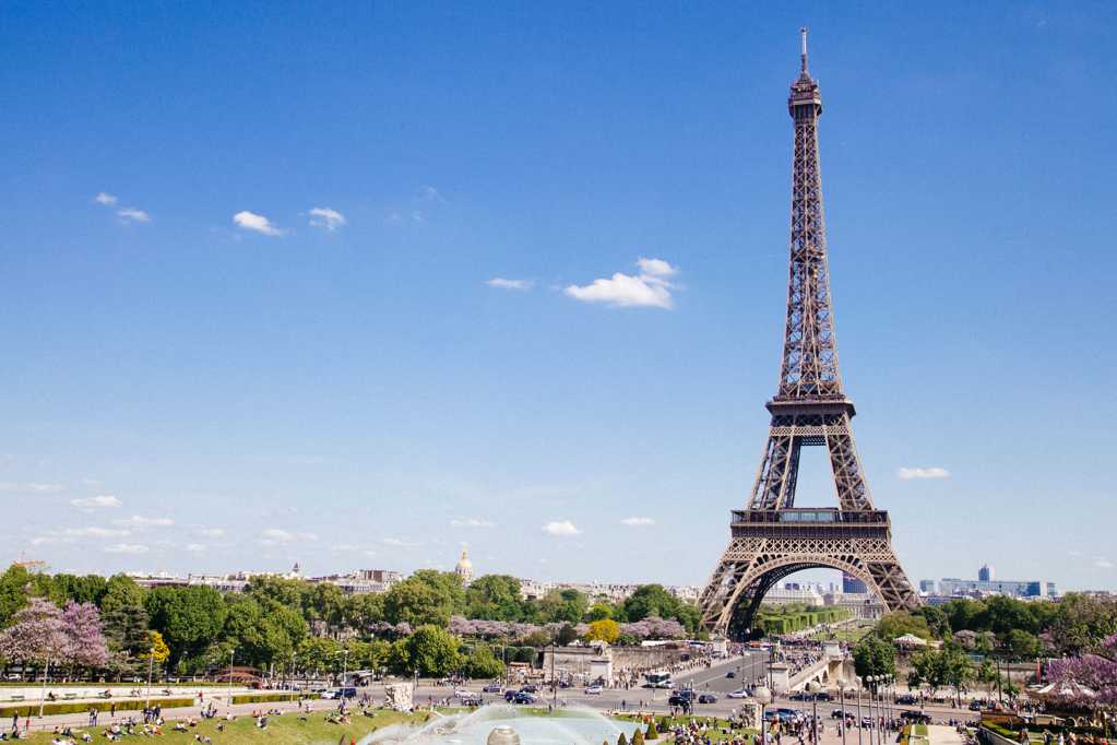 法国巴黎埃菲尔铁塔建筑自然风光图片