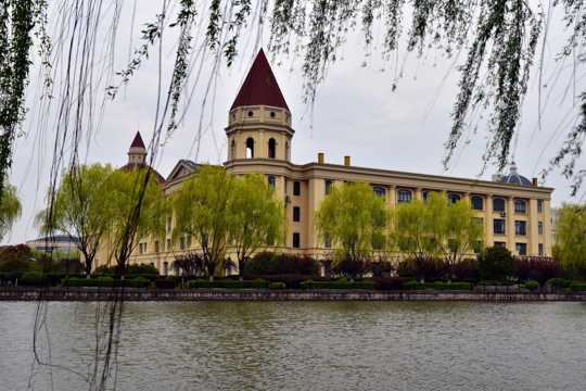 上海外国语大学景色图片