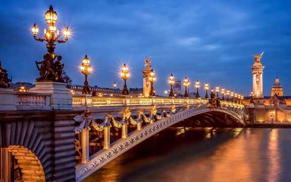 巴黎都会灯火璀璨的夜景图片
