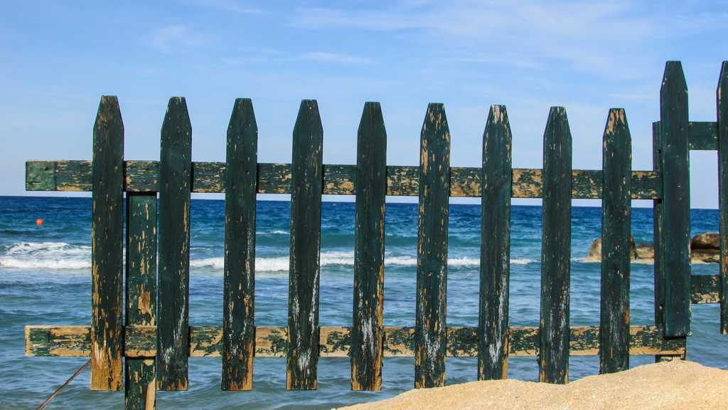 沙滩木栅栏图片