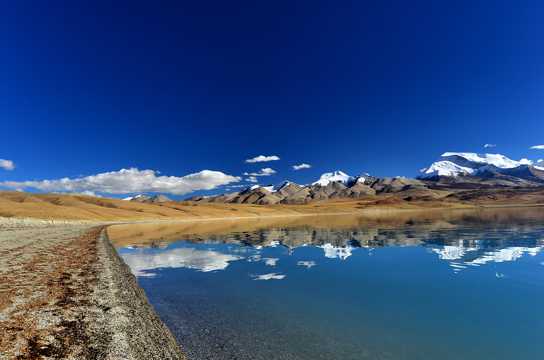 西藏纳木那尼峰图片