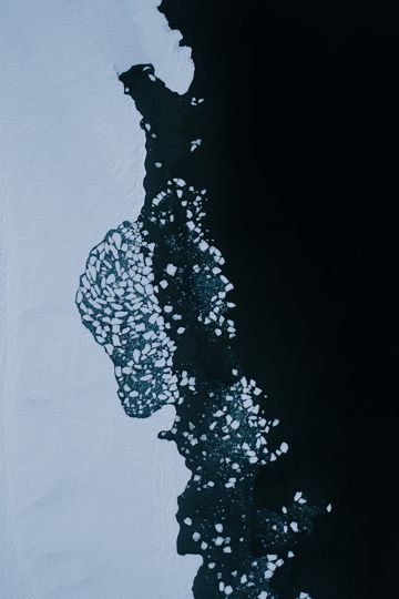 冬日海域浮冰图片