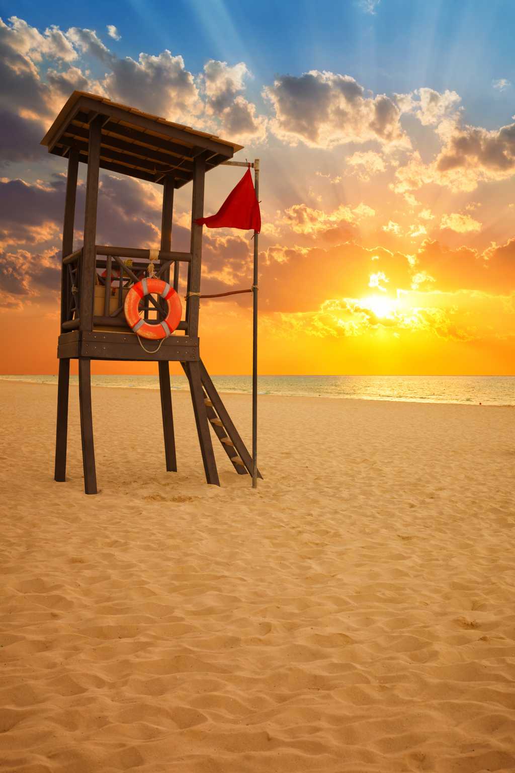 沙滩朝阳景致图片