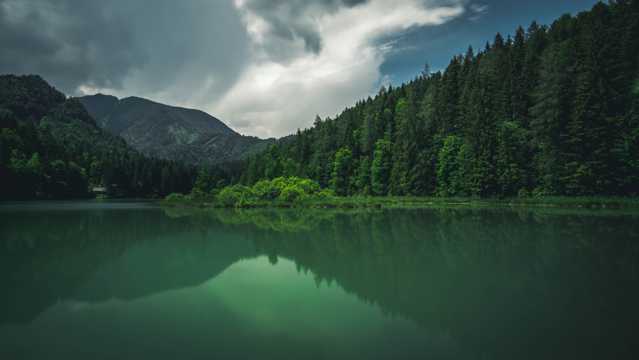 唯美的青山绿水景观图片