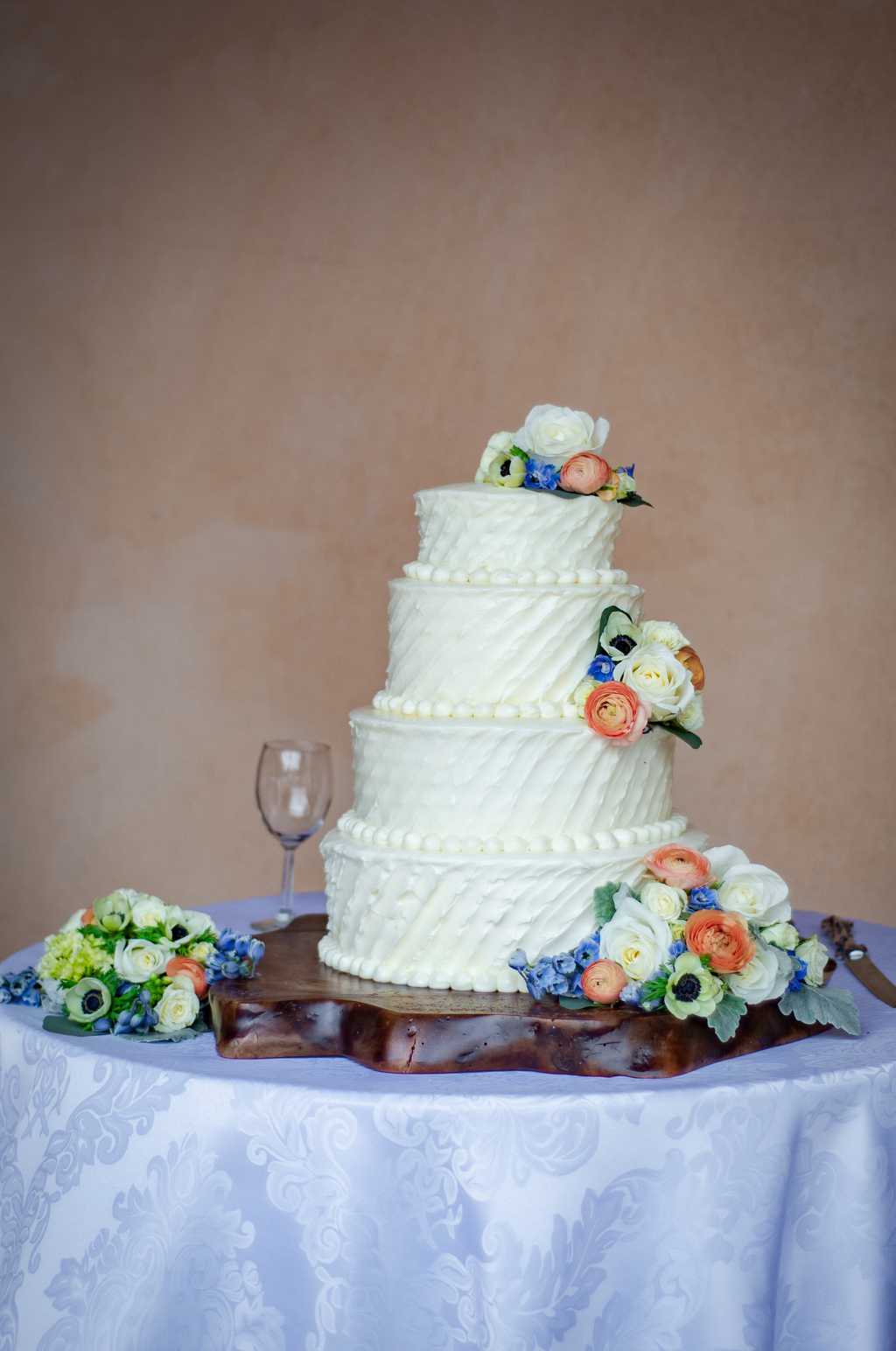 婚礼奶油裱花蛋糕图片