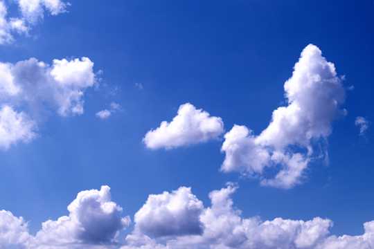 清新的蓝天白云图片