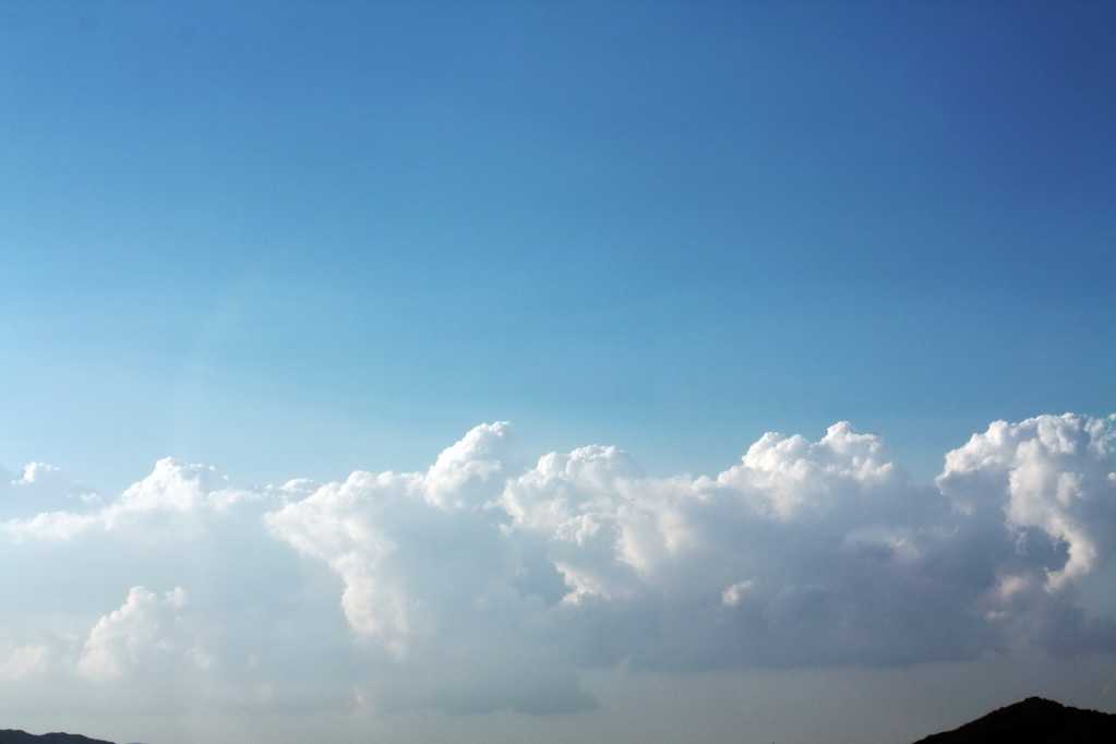 天边云朵图片