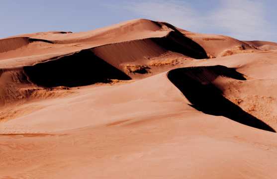 荒漠沙堆景观图片