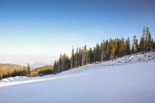 滑雪场雪景图片