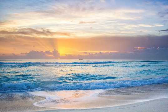 唯美的海滩朝阳图片