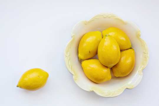 一碗柠檬图片