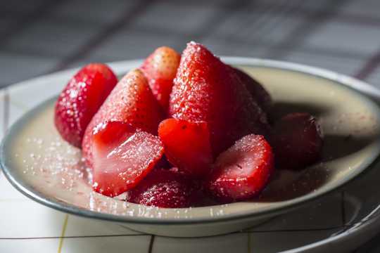 新鲜草莓果图片