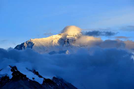 险峻的珠穆朗玛峰图片