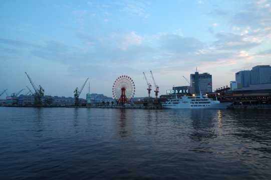 日本神户港塔的图片