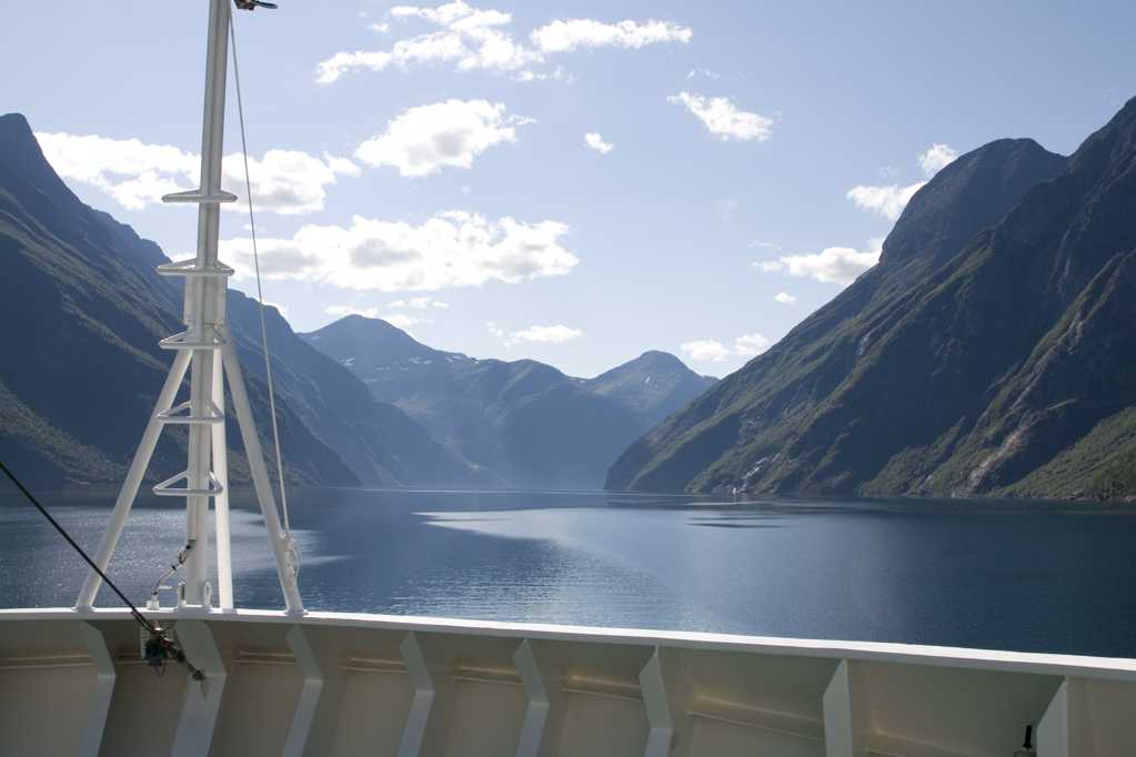 光景绚丽宽阔的挪威峡湾光景图片