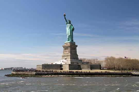 美国自由女神像建筑风光图片