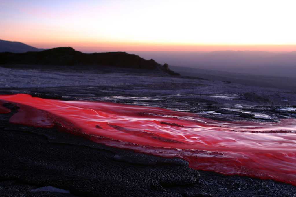 火山岩浆光景图片