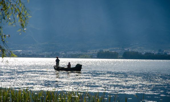 云南大理洱海自然景象图片