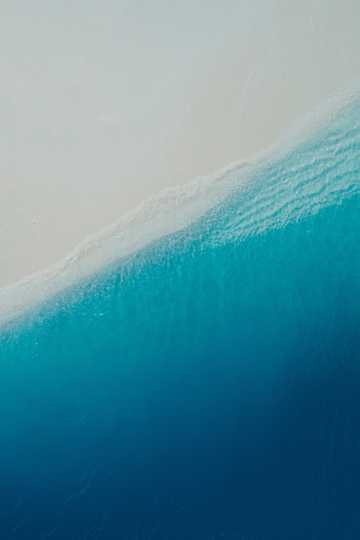 唯美清澈的蓝色海洋